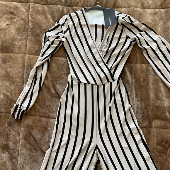 Never worn!!! One piece stripped jumpsuit 💕 - Picture 3 of 3